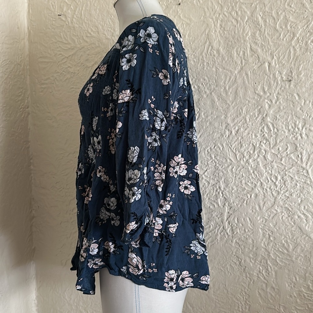 Torrid Blue White Blush Floral Smocked Button Front Top Blouse Shirt 2 - Picture 5 of 10